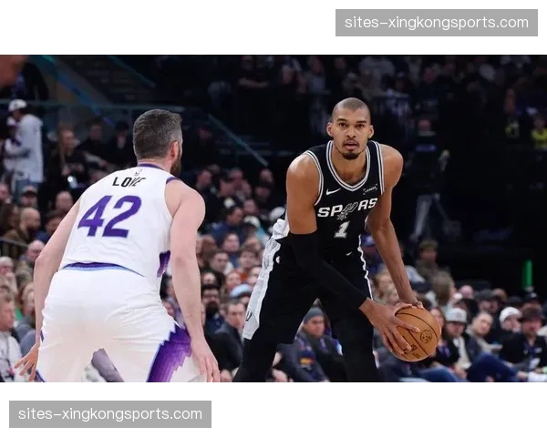 文班亚马换防外线成功率68% 马刺中锋展现现代防守全能性